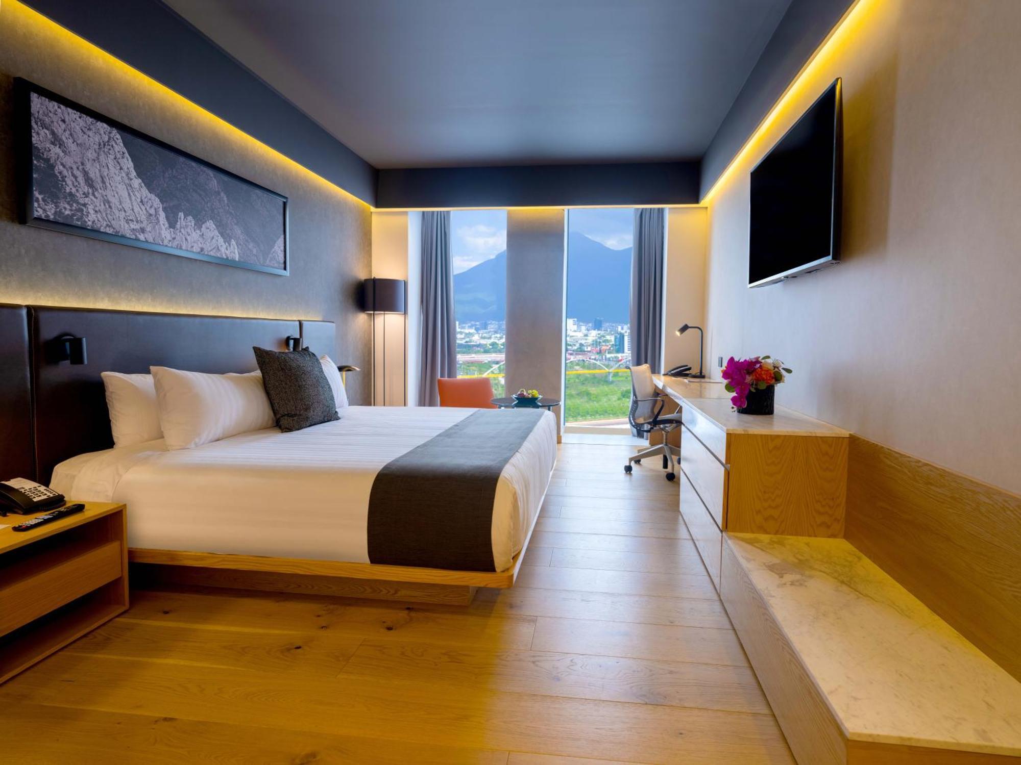 Deluxe Room,1552099423:JPEG